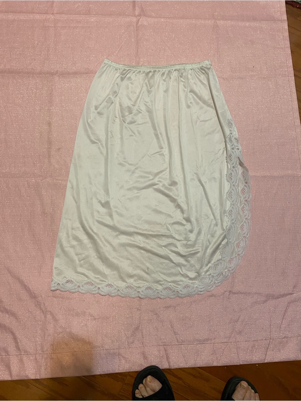 Vanity Fair White Lace-Trim Half Slip